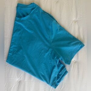 Lululemon Ultralight Waist Length Tee in Kayak Blue Light Size 10